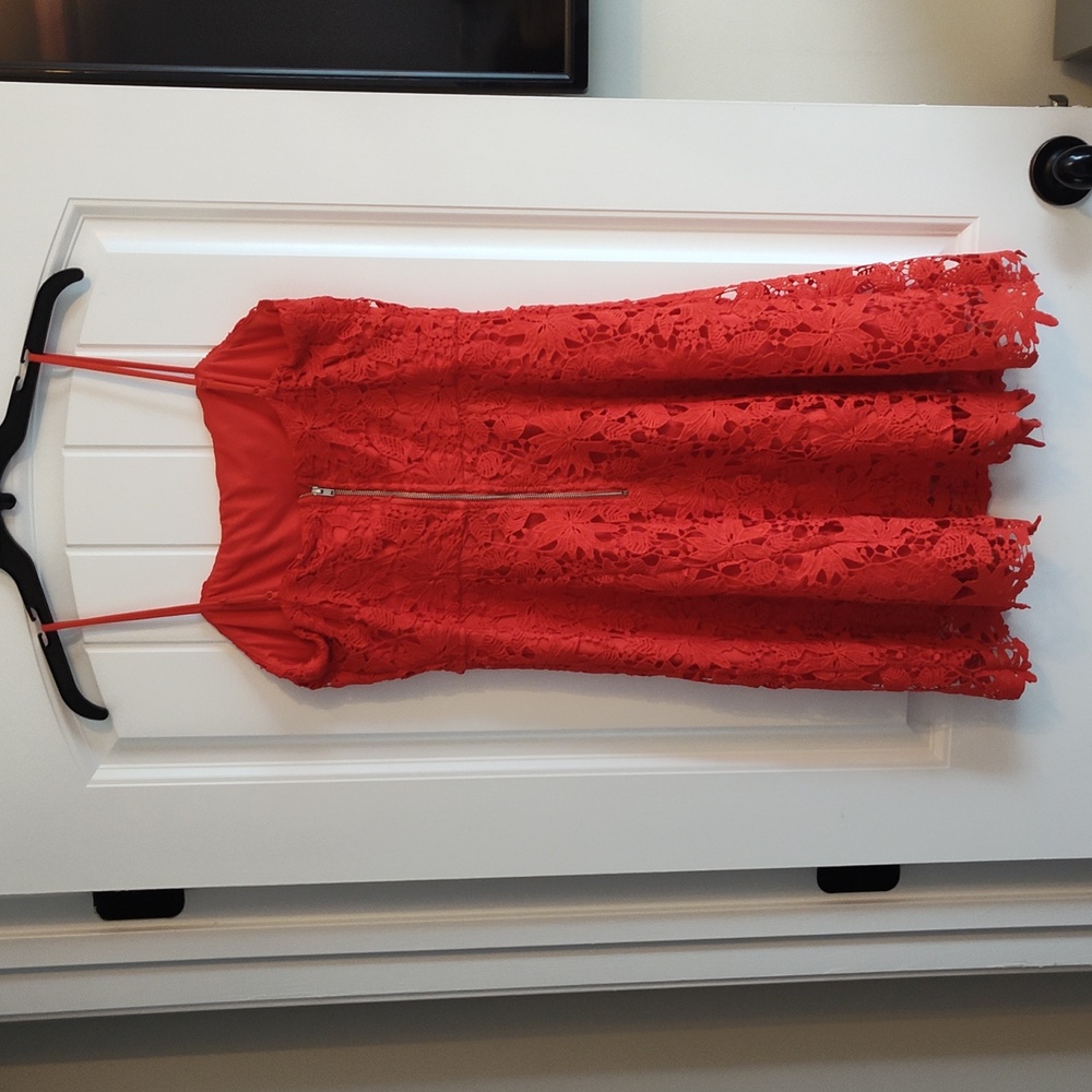 Soprano Red lace dress - Picture 4 of 8